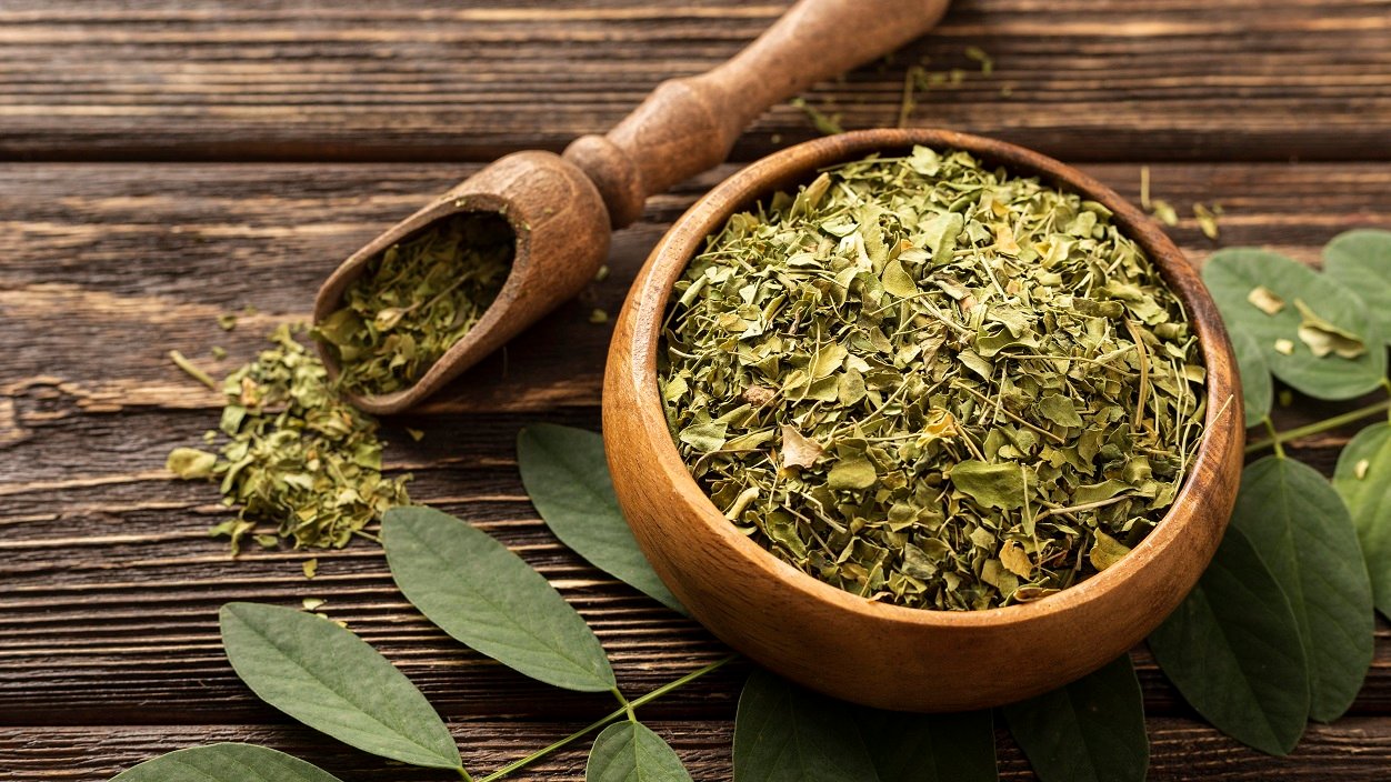 natural-crushed-green-leaves-bowl