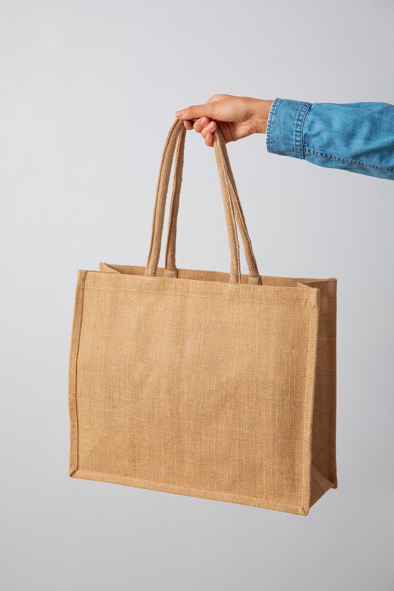 still-life-hanging-bag (1)